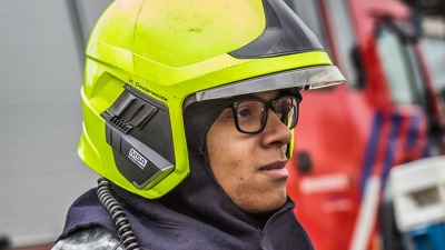 Student Hristo in brandweeruniform
