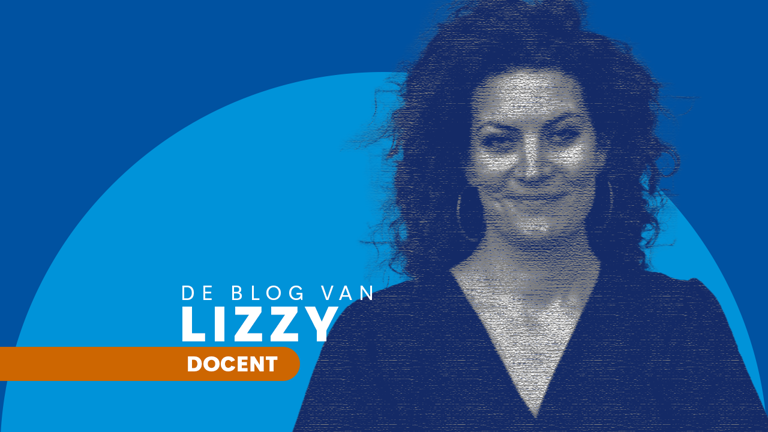 Portret van docent Lizzy met blauwe achtergrond. Tekst: De blog van Lizzy