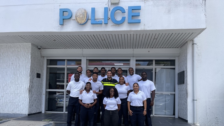 Docent Mounir en zijn collega's op Sint Maarten
